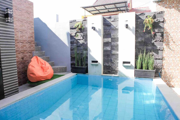 Sport & Beauty 2, Villa Qita Batu Malang with Private Pool + Wifi, Malang