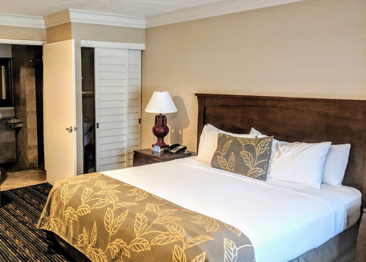 Bedroom 3, Days Inn by Wyndham San Diego Hotel Circle, San Diego
