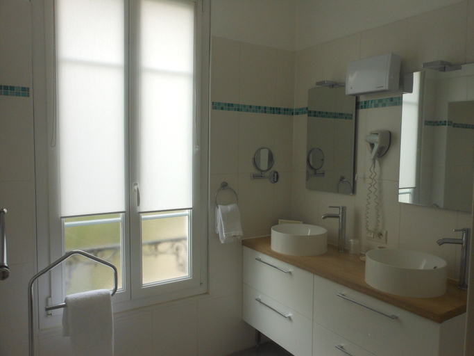 Bathroom 3, Villa les Cygnes, Alpes-Maritimes