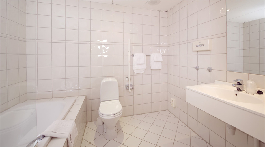 Bathroom 4, Home Hotel Bastion, Oslo