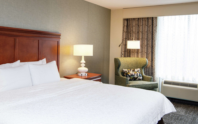 Bedroom 3, Hampton Inn Parsippany, Morris