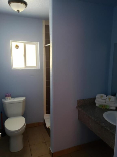 Bathroom 4, Aqua Breeze Inn, Santa Cruz