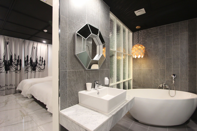 Bathroom 4, Hotel De Ciel, Jungnang