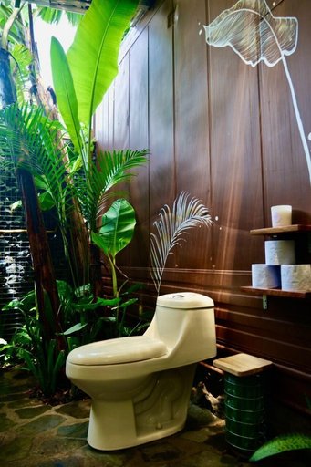 Bathroom 4, Terminal Verde, Atenas