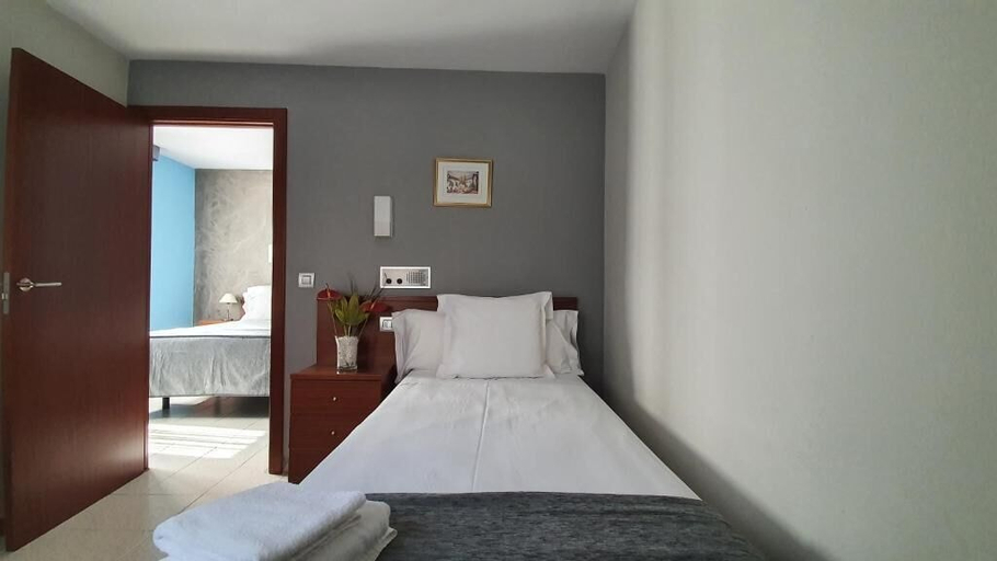 Bedroom 4, Les 7 Claus