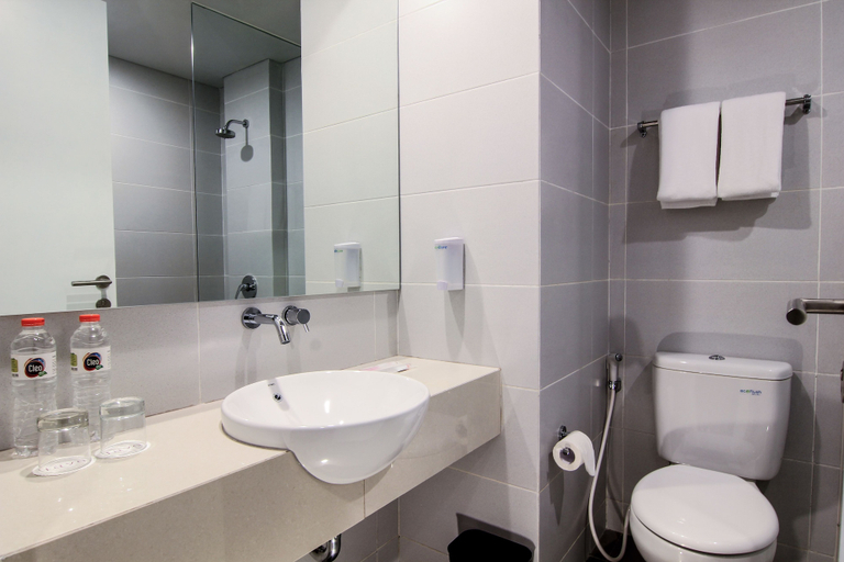 Bathroom 4, favehotel Sudirman Bojonegoro, Bojonegoro