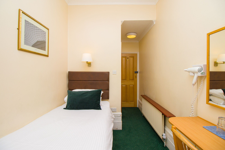 Bedroom 2, London Town Hotel, London