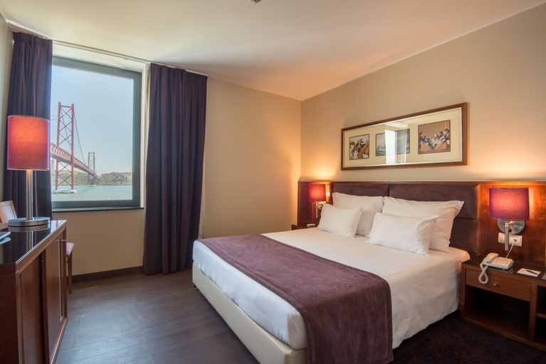 Bedroom 4, Vila Gale Opera Hotel, Lisbon