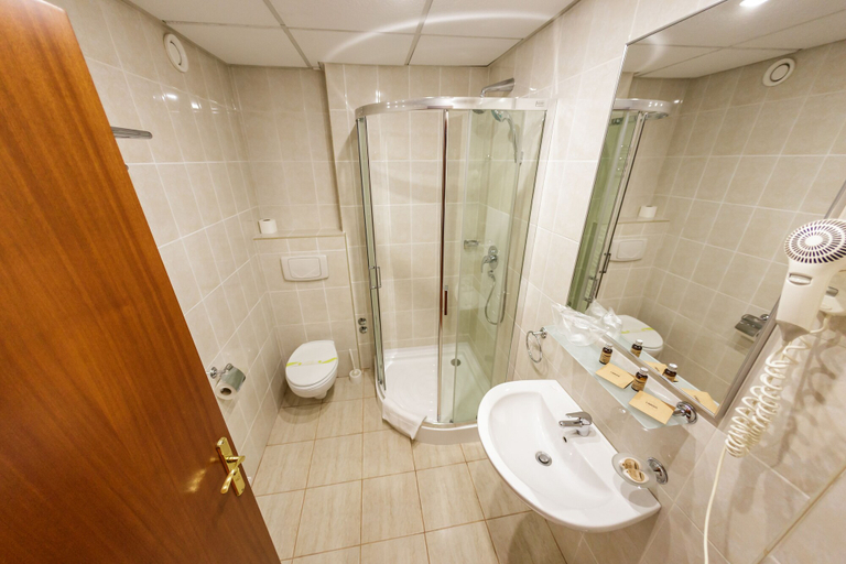 Bathroom 4, Hotel Rivulus, Baia Mare