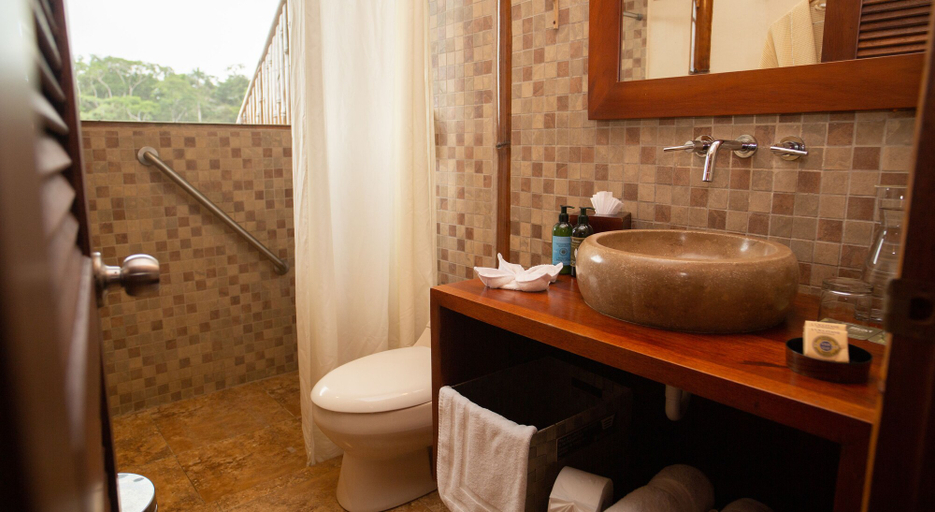 Bathroom 3, La Selva Jungle by Eco Luxury Group, Quito