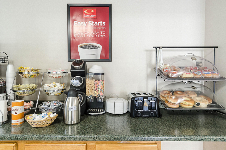 Food & Drinks 4, Econo Lodge Sturbridge Route 20, Worcester