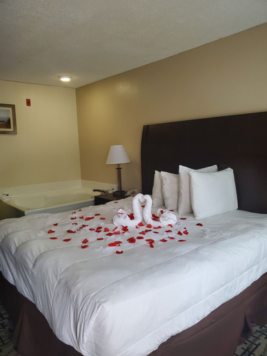 Bedroom 2, SureStay Hotel by Best Western North Myrtle Beach, Horry