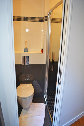Bathroom 5, Paris Square, Paris