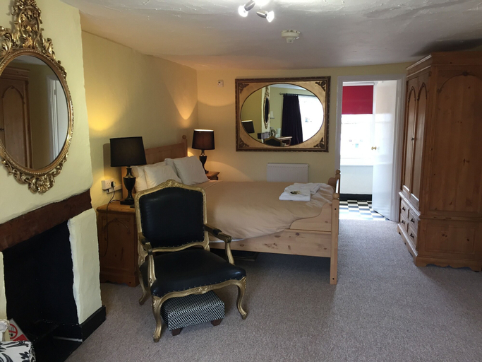 Others 5, Longs Inn, Central Bedfordshire