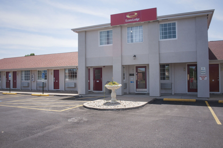 Exterior & Views 2, Econo Lodge Inn & Suites Sandusky South, Erie