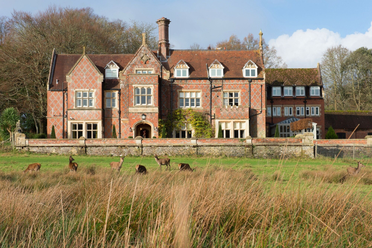 Exterior & Views