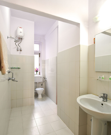Bathroom 5, Sea Green Hotel, Mumbai City