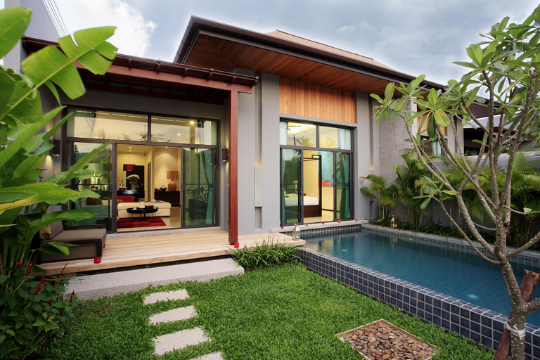Exterior & Views