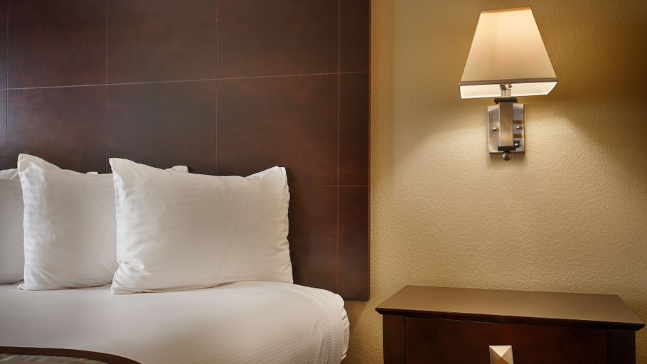 Bedroom 4, Pacifica Lighthouse Hotel Trademark Collection by Wyndham, San Mateo