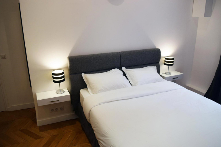 Bedroom 3, Paris Square, Paris