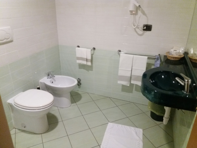 Bathroom 5, Hotel Panorama, Torino