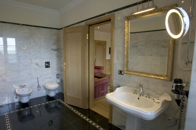 Bathroom 5, Schloss Diedersdorf, Teltow-Fläming