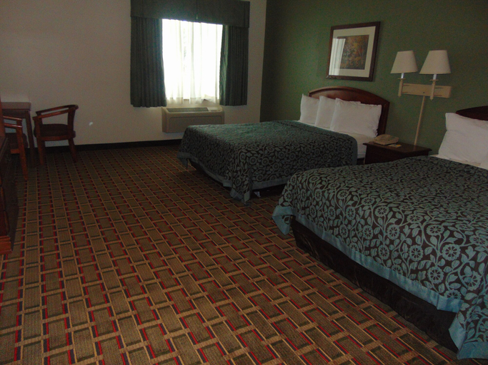 Bedroom 3, Days Inn by Wyndham Pentwater, Mason