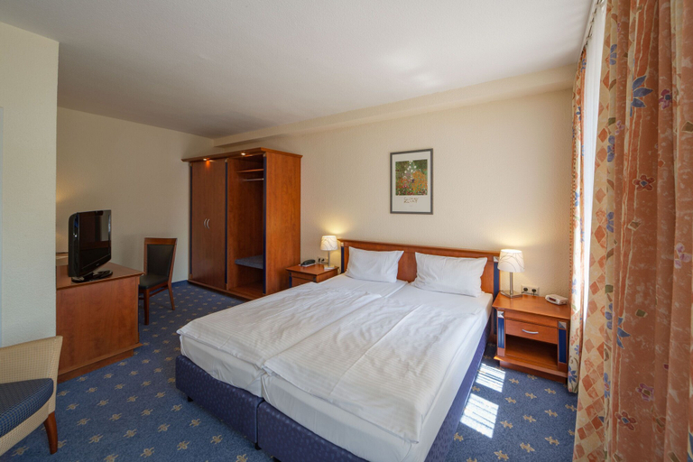 Bedroom 3, Hotel Am See, Salzgitter