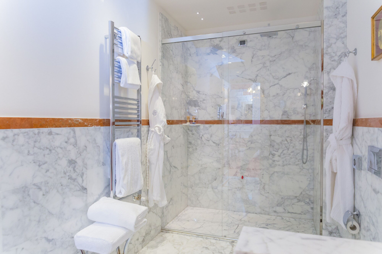 Bathroom 4, Grand Hotel Majestic già Baglioni, Bologna
