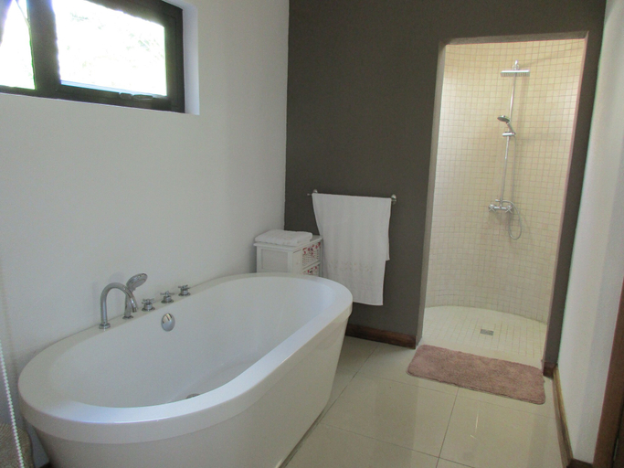 Bathroom 3, Villa de Prestige Beach Front 8