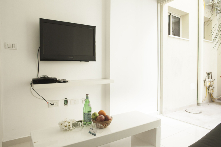 Others 5, Kerem Hateiminim Apartments