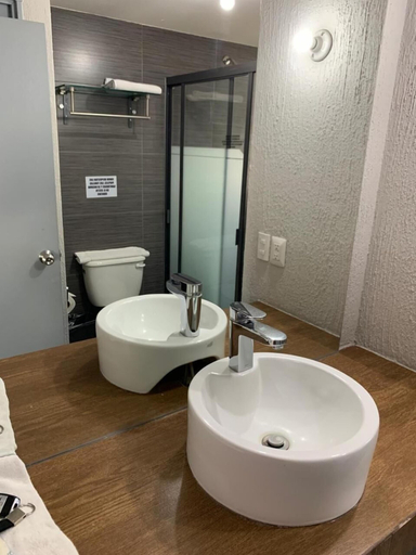 Bathroom 4, Hotel FG, León