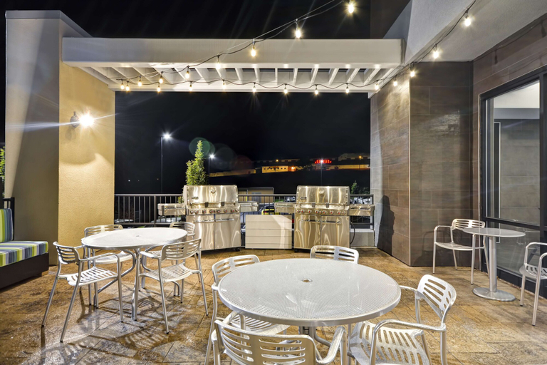 Food & Drinks 5, Home2 Suites by Hilton Oswego, Oswego