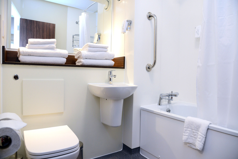 Bathroom 5, Lock Keeper, Worksop by Marston's Inns, Nottinghamshire