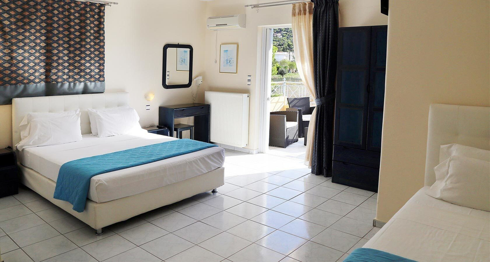 Bedroom 3, Peri's Hotel, Attica