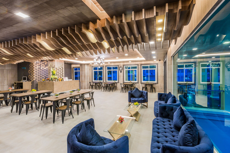 Food & Drinks 5, Evergreen Suite Hotel, Muang Surat Thani