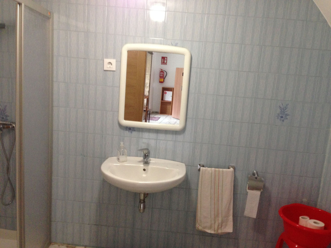 Bathroom 3, Pension Rural Areal, A Coruña