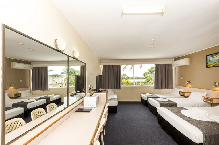 Bedroom 4, Mid City Motor Inn, Mackay - Pt A