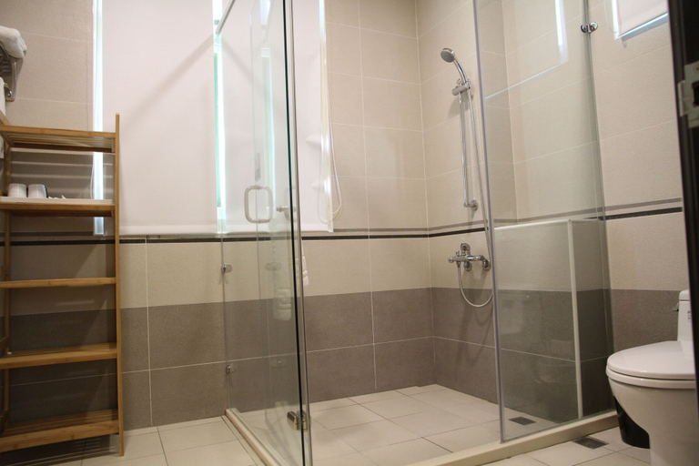 Bathroom 4, Norman's B&B, Hualien