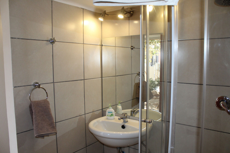 Bathroom 4, Hotel Uhland, Windhoek East