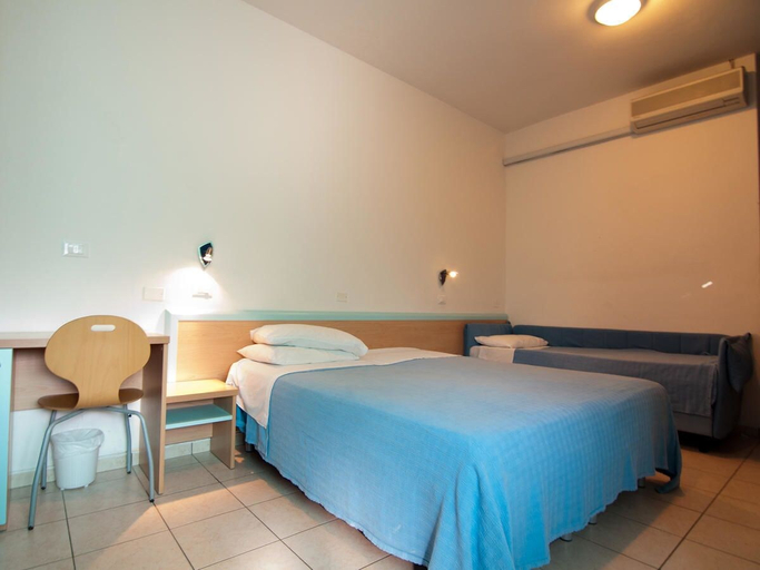 Bedroom 3, Hotel Savina, Rimini