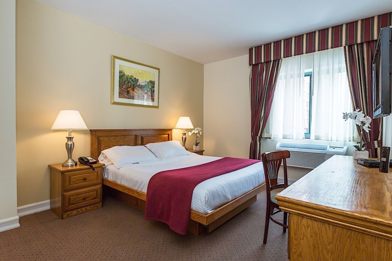 Bedroom 3, Chelsea Savoy Hotel, New York