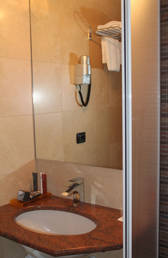 Bathroom 5, Hotel Mozart, Milano