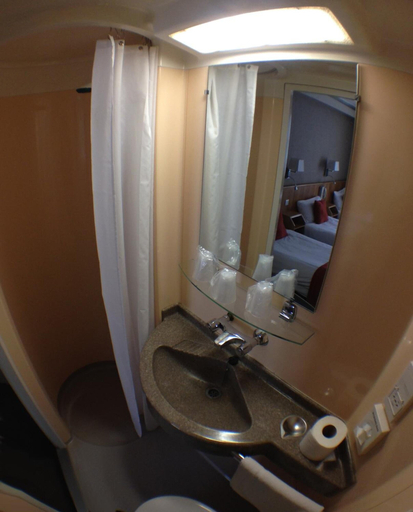 Bathroom 4, Columbus Hotel, London