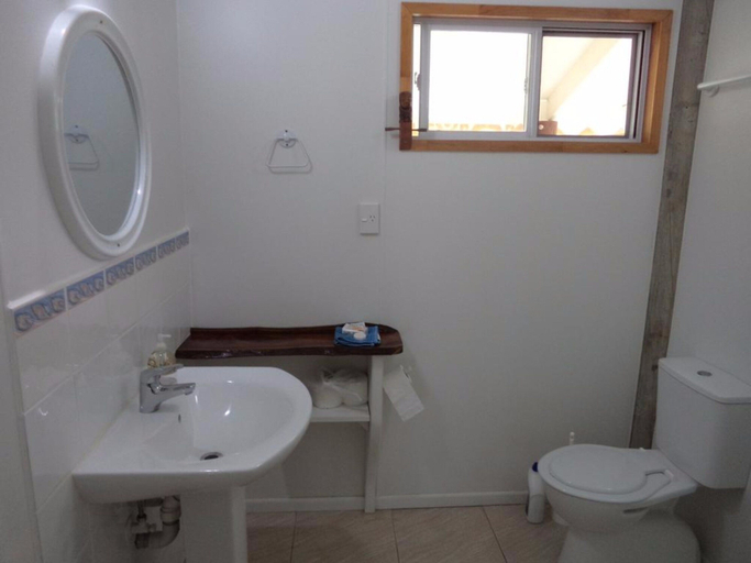 Bathroom 4, Tropical Sands, Rorotonga