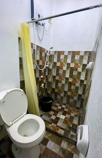 Bathroom 3, Flo Island Home, General Luna