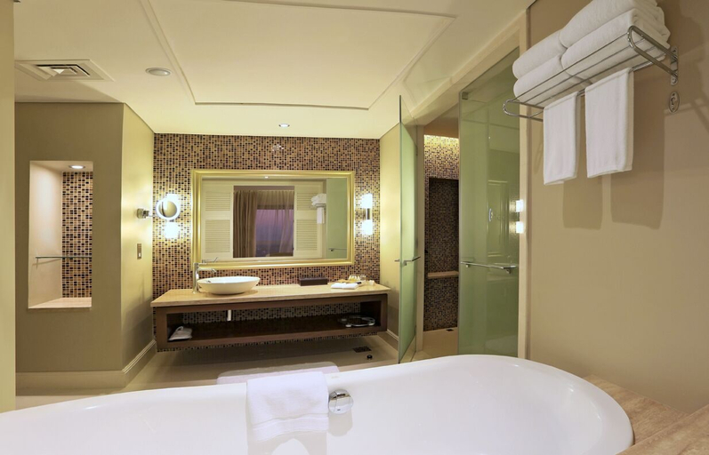 Bathroom 5, The Tower Plaza Hotel, Dubai