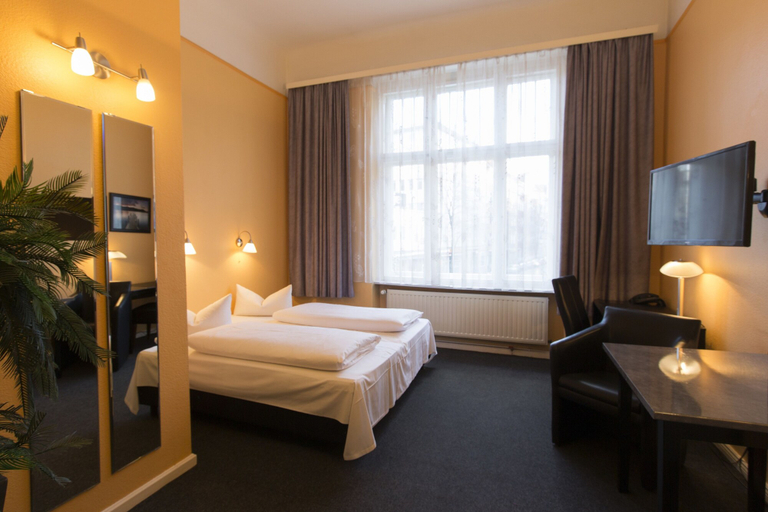 Bedroom 4, Hotel am Hermannplatz, Berlin