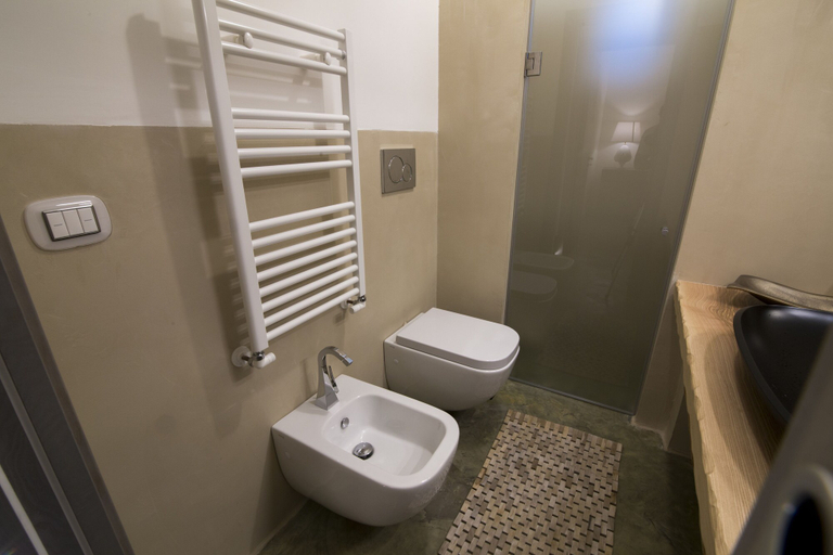 Bathroom 4, Trulli Itaka, Brindisi