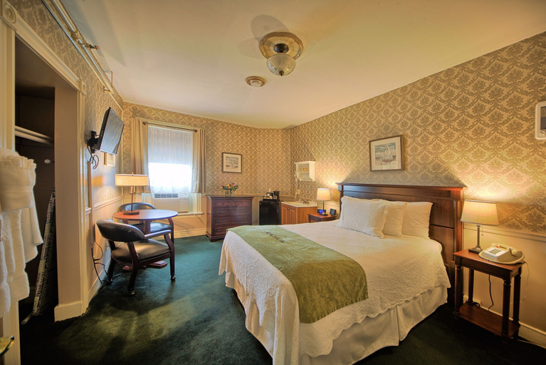 Bedroom 3, Inn at St John Portland In-Town, Cumberland